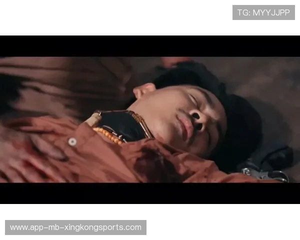 UFC 两人同时被击中倒地 UFC 两人同时被击中倒地