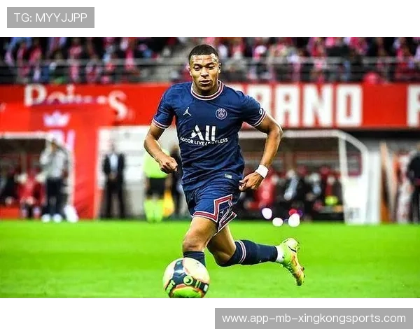 姆巴佩灵巧扣球制造巨大空间 姆巴佩灵巧扣球制造巨大空间