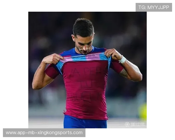 费兰托雷斯外线重炮打门展现极强射门能力 费兰托雷斯外线重炮打门展现极强射门能力